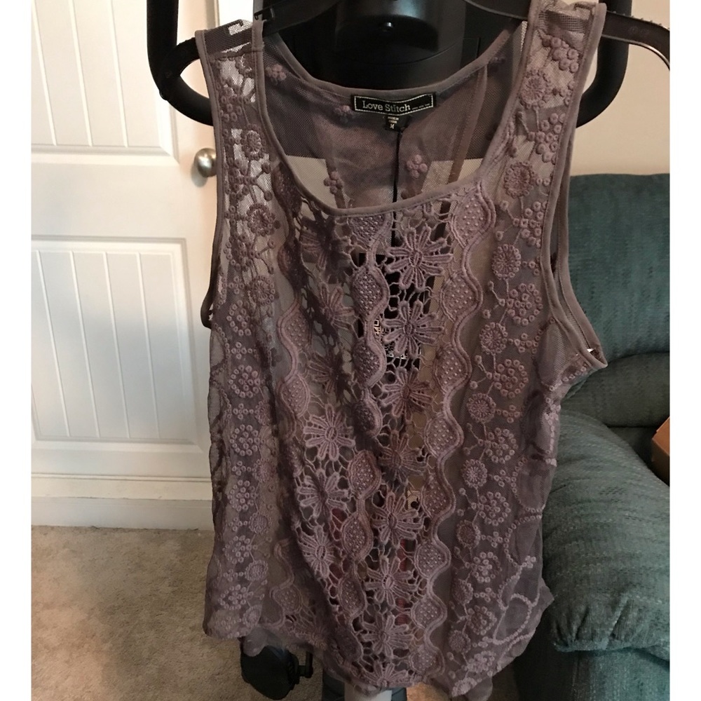 Love Stitch sleeveless shirt - NWT - Size M